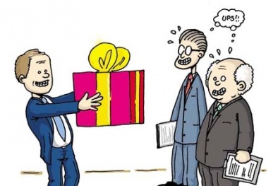 Cấm công chức tặng quà Tết cấp trên